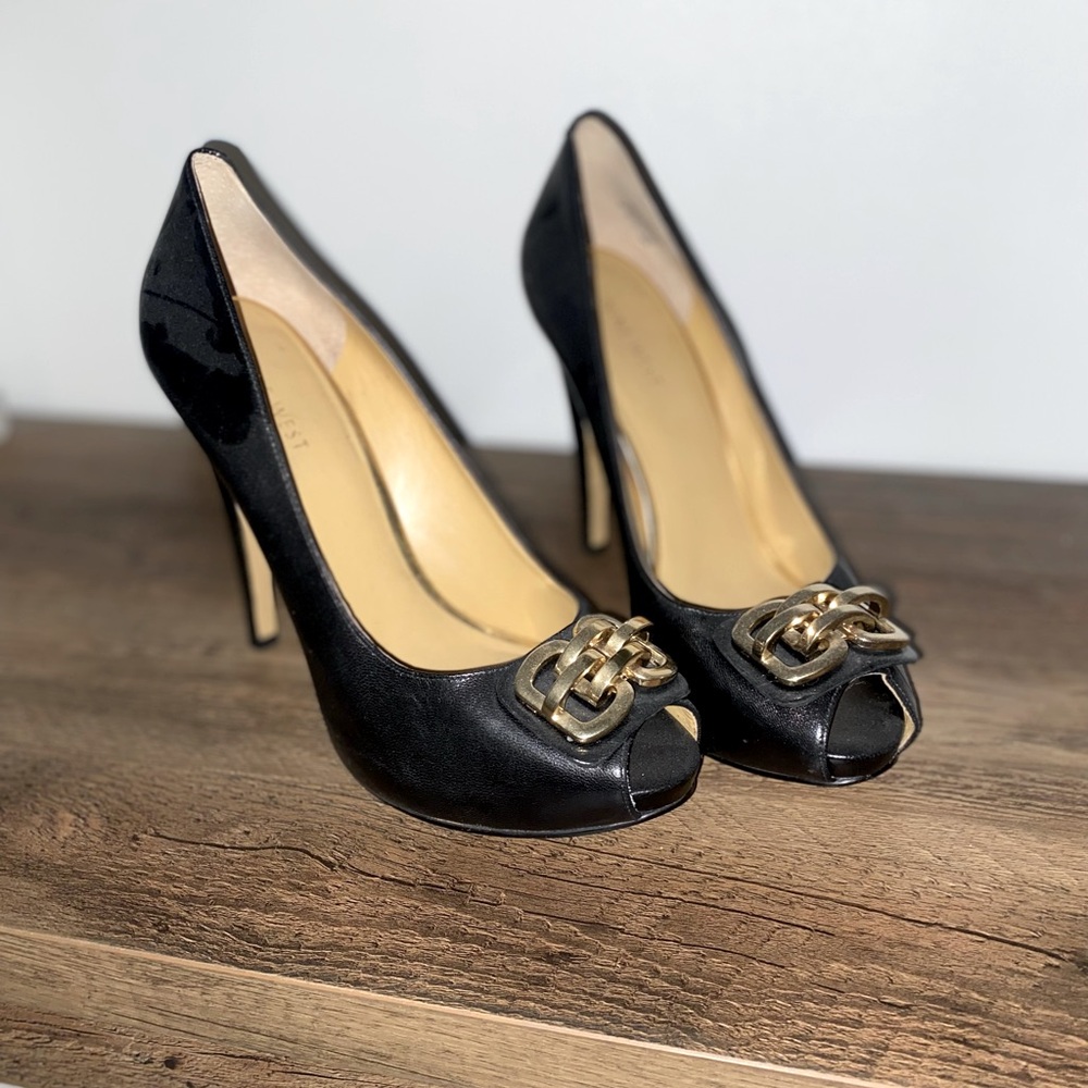 Nine West enclosed platform heel
